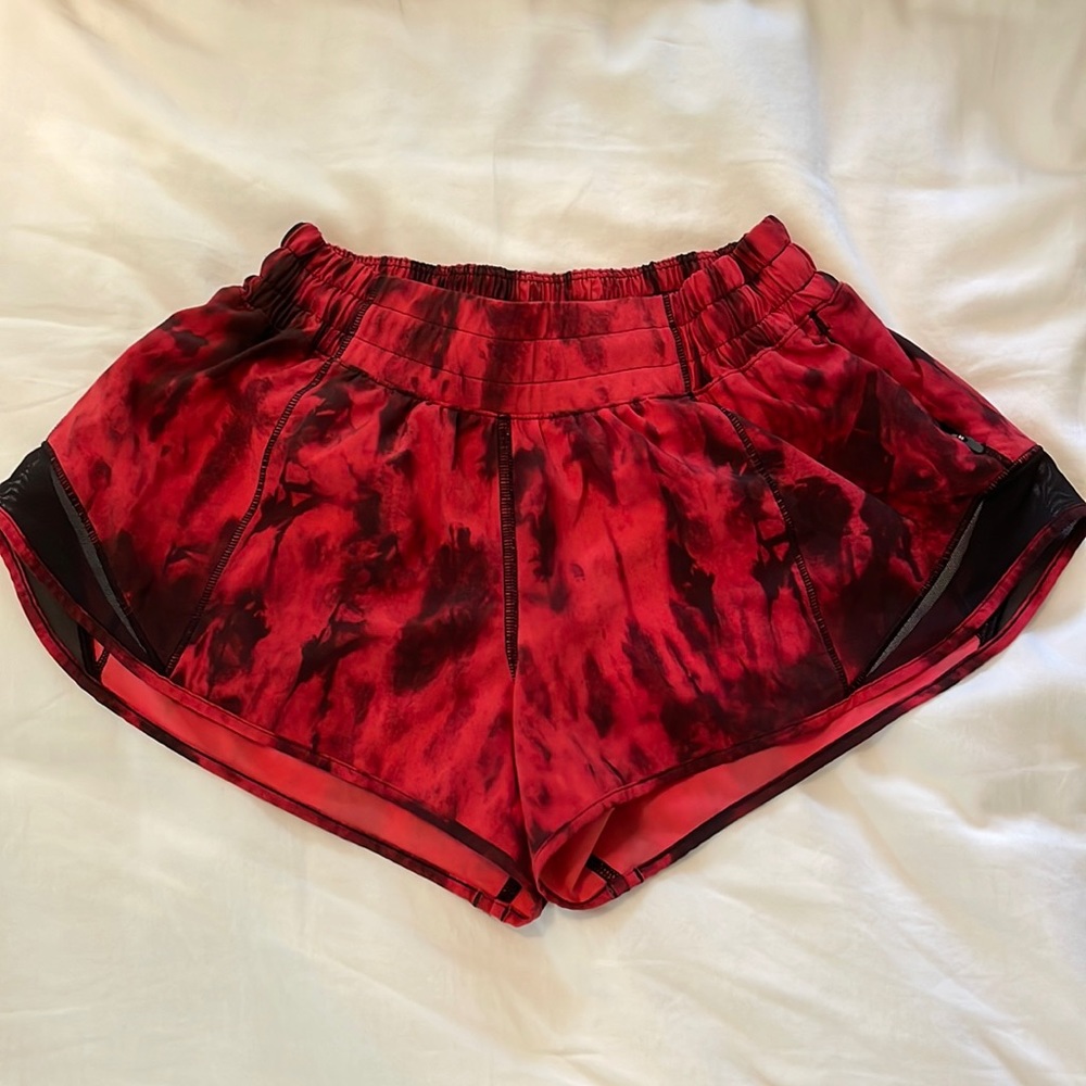 Lululemon Hotty Hot 2.5” Shorts